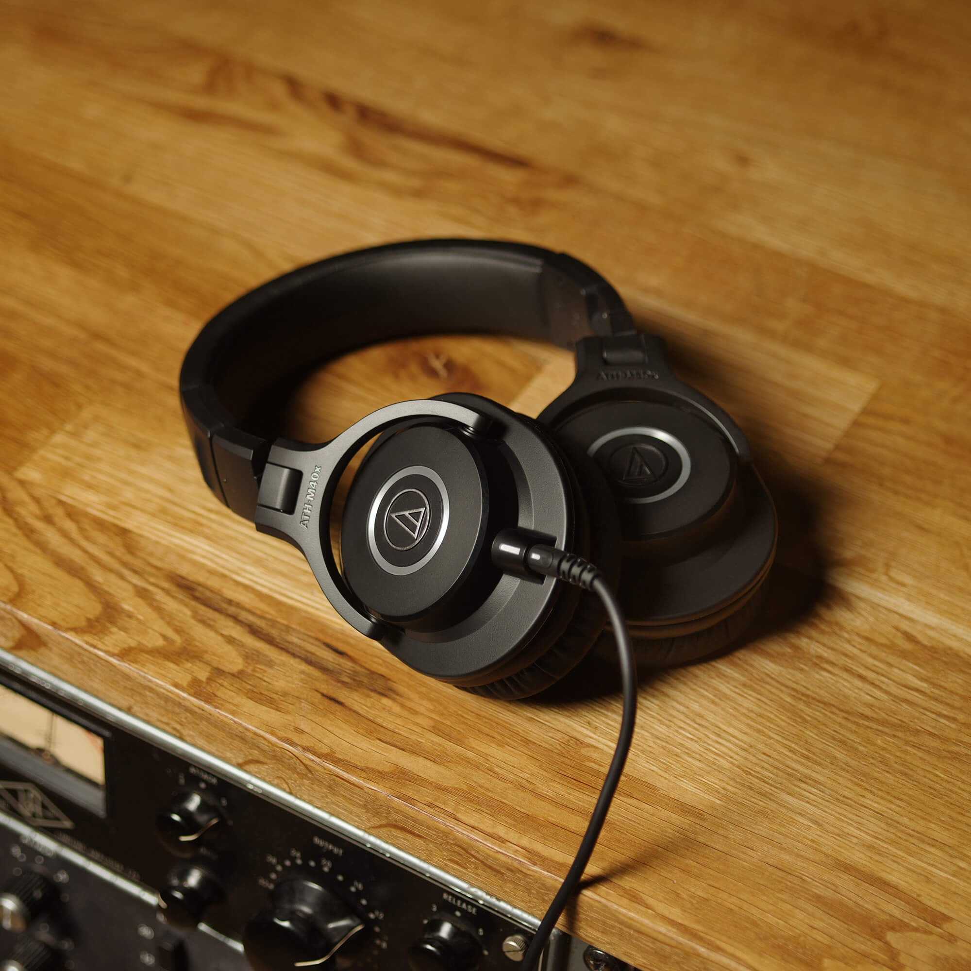 Audio-Technica ATH-M40x Audífonos de Monitoreo de Estudio